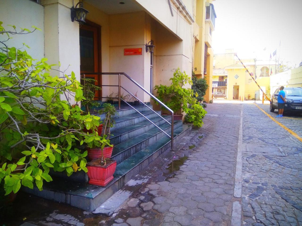 Beach Penthouse, Chennai Bed and Breakfast Exteriör bild